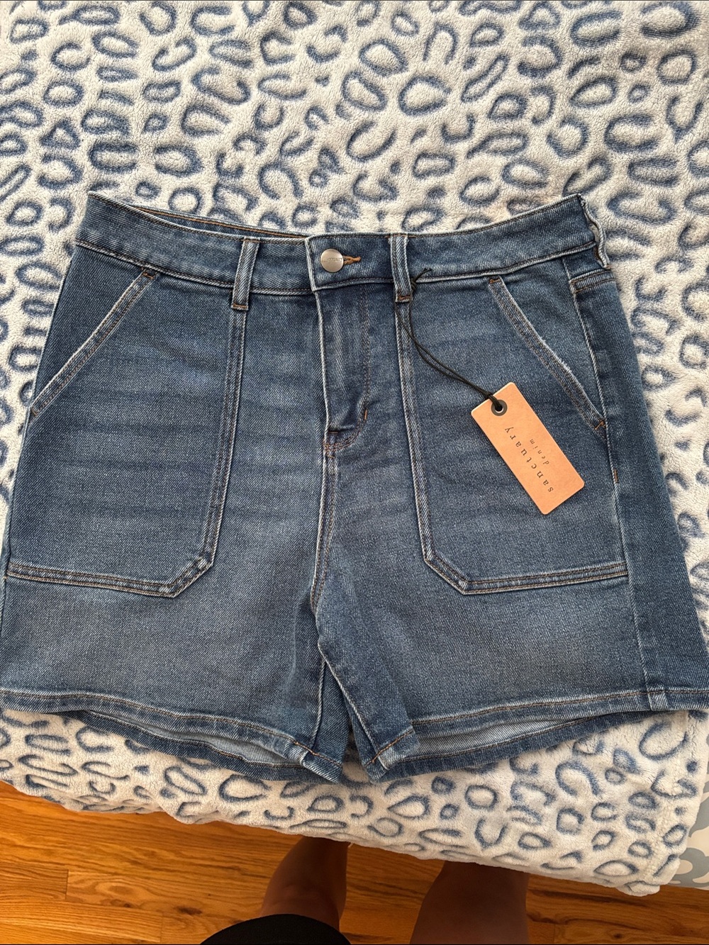 Sanctuary shorts size 28”  NWT